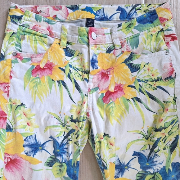 Tommy Bahama Fleur de Lite White And Tropical Floral Print Ankle Pants - Size 4 - Picture 4 of 9